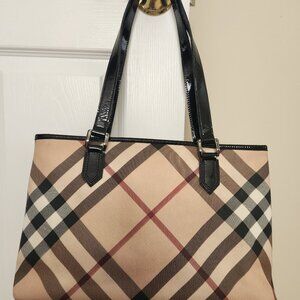 Burberry purse